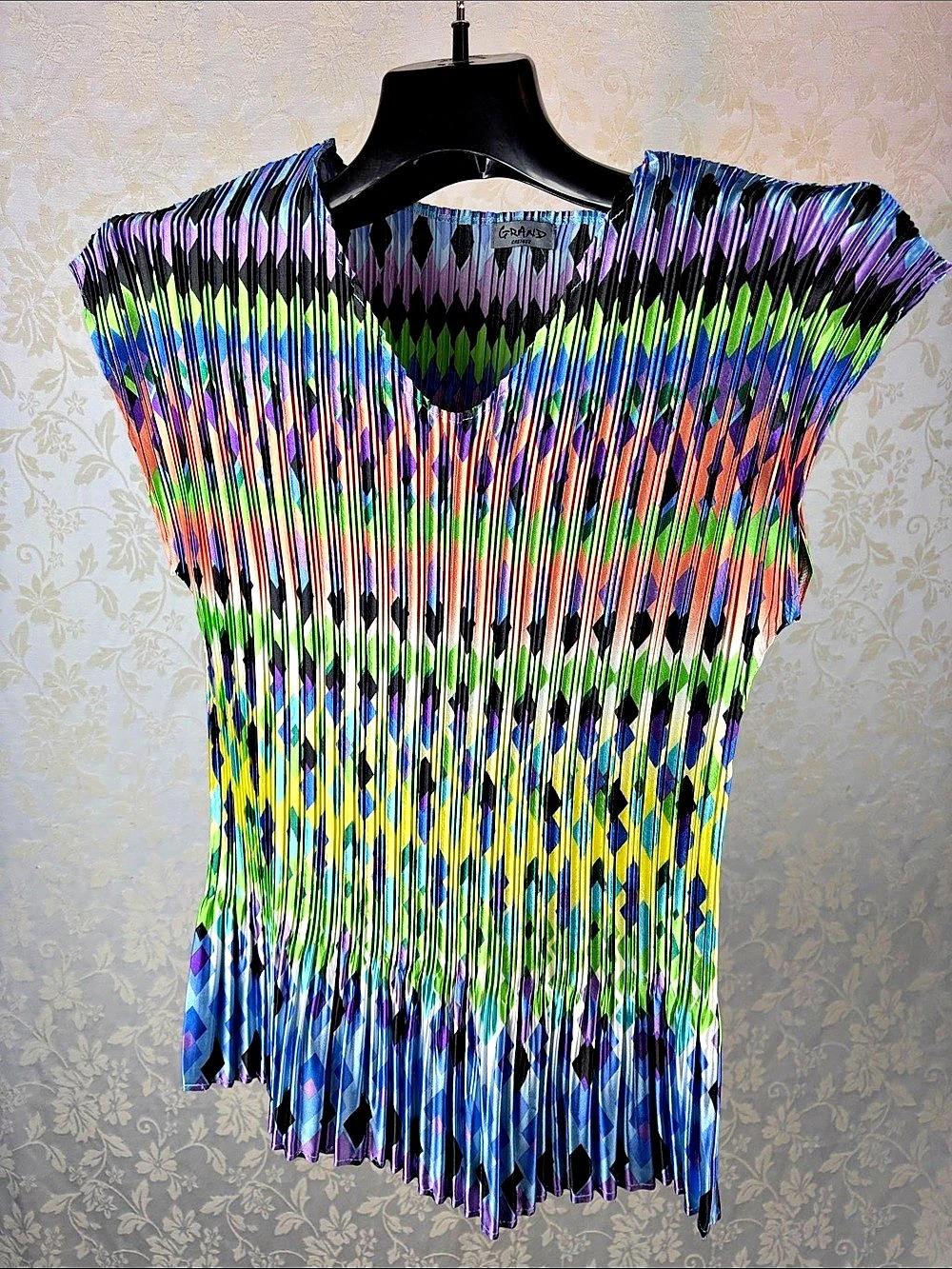 Multicolor Geometric Short cap Blouse ultra shiny mini pleated